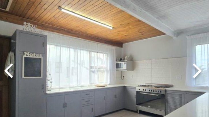 6 Bedroom Property for Sale in Bayview Western Cape